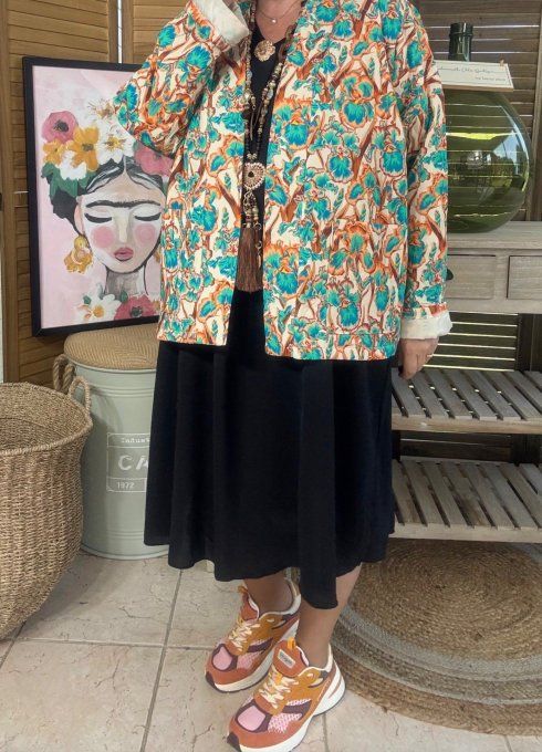Veste matelassée coton crème Fleurs exotiques bleues et oranges du 38 au 48 et même +