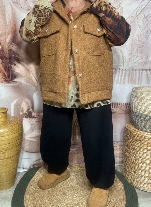 Blouson sans manches bouclette camel boutons dorés du 38 au 48/50 et même +   