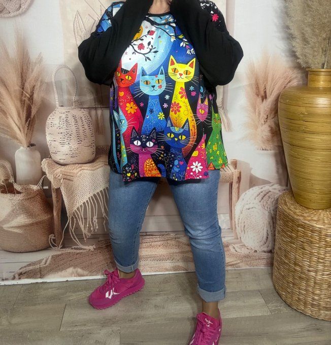 Top ample noir manches longues La Famille des chats fleuris du 40 au 52/54  