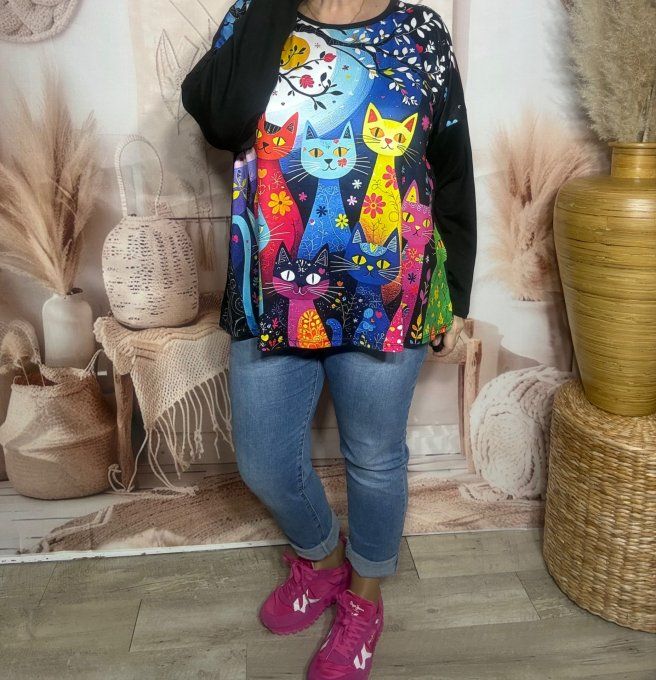 Top ample noir manches longues La Famille des chats fleuris du 40 au 52/54  