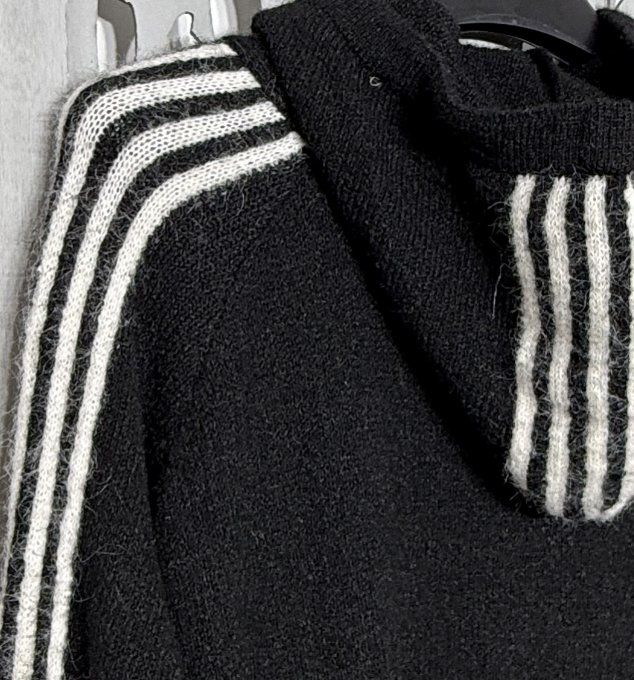 Robe maille à capuche oversize noire Sportswear Bandes écrues Douceur +++ du 44 au 54/56
