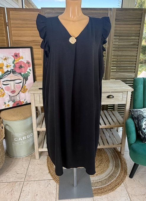 Robe trapèze noire épaules volantées & broche dorée or du 40 au 52
