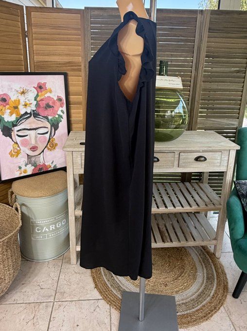 Robe trapèze noire épaules volantées & broche dorée or du 40 au 52