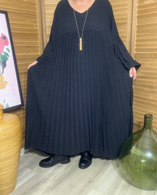 Robe longue ample plissée noire manches longues du 44 au 56