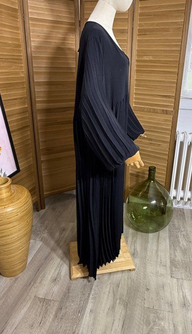 Robe longue ample plissée noire manches longues du 44 au 56