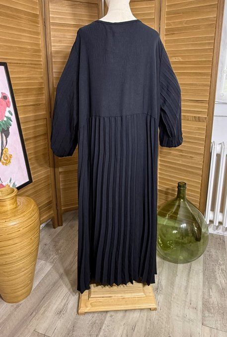 Robe longue ample plissée noire manches longues du 44 au 56