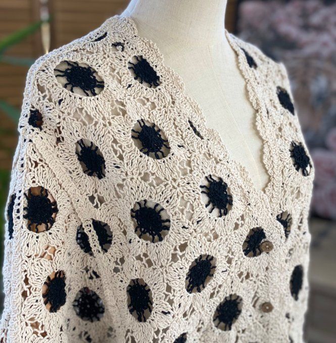 Gilet court façon boléro beige pois noirs broderies anglaise du 36 au 46 (si porté ouvert) 