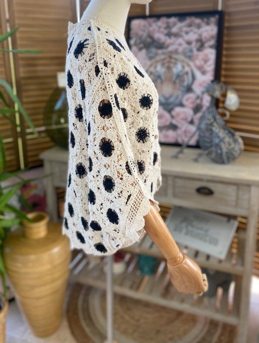 Gilet court façon boléro beige pois noirs broderies anglaise du 36 au 46 (si porté ouvert) 