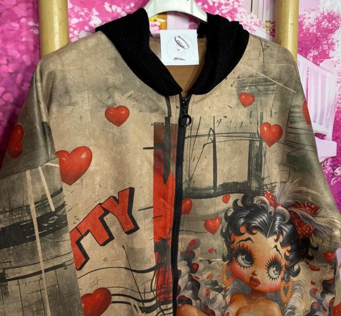 Veste à capuche suédine beige Betty Boop Coeurs Rouges du 38 au 48 et même + portée ouverte