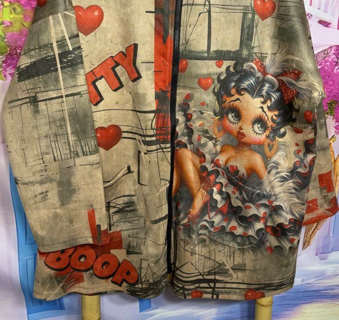 Veste à capuche suédine beige Betty Boop Coeurs Rouges du 38 au 48 et même + portée ouverte