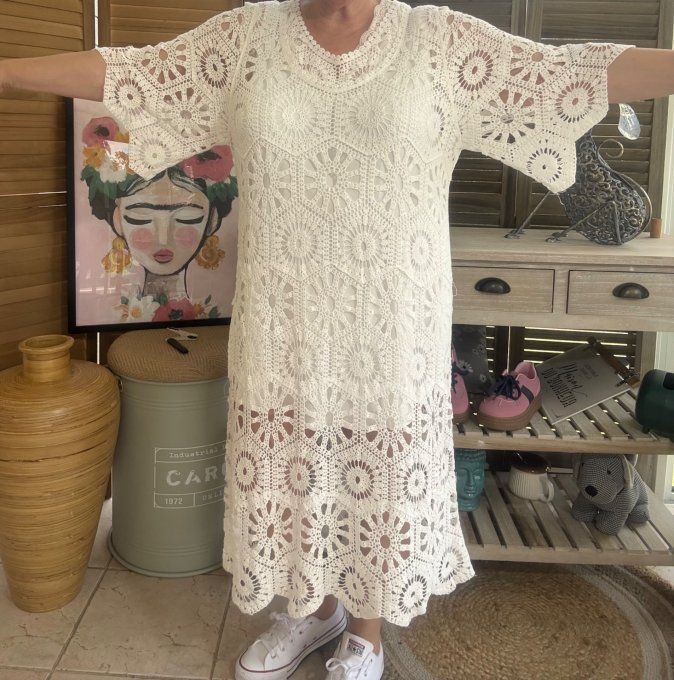 Robe mi-longue broderie crochet blanche Bohème Chic du 40 au 50  