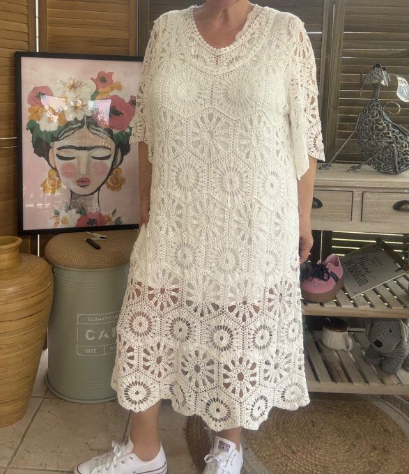 Robe mi-longue broderie crochet blanche Bohème Chic du 40 au 50  