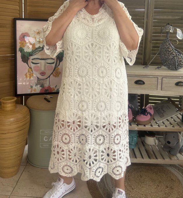 Robe mi-longue broderie crochet blanche Bohème Chic du 40 au 50  