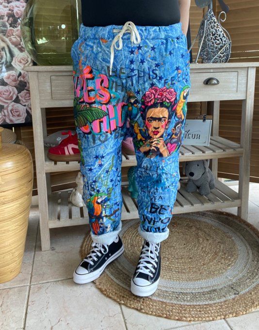 panta jogg  (dit magique) effet jeans délavé Frida Kahlo confort +++ du 40 au 50/52  