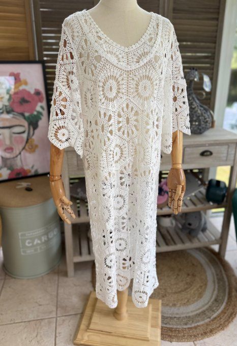 Robe mi-longue broderie crochet blanche Bohème Chic du 40 au 50  