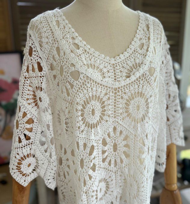 Robe mi-longue broderie crochet blanche Bohème Chic du 40 au 50  