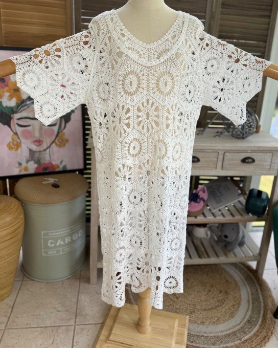 Robe mi-longue broderie crochet blanche Bohème Chic du 40 au 50  