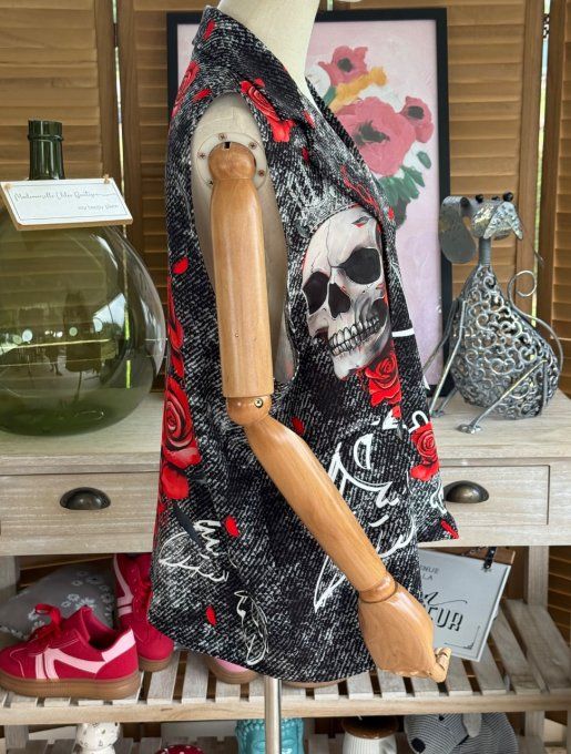 Gilet type barman sans manches effet jeans noir délavé Skulls & Red Roses du 40 au 50 et même +
