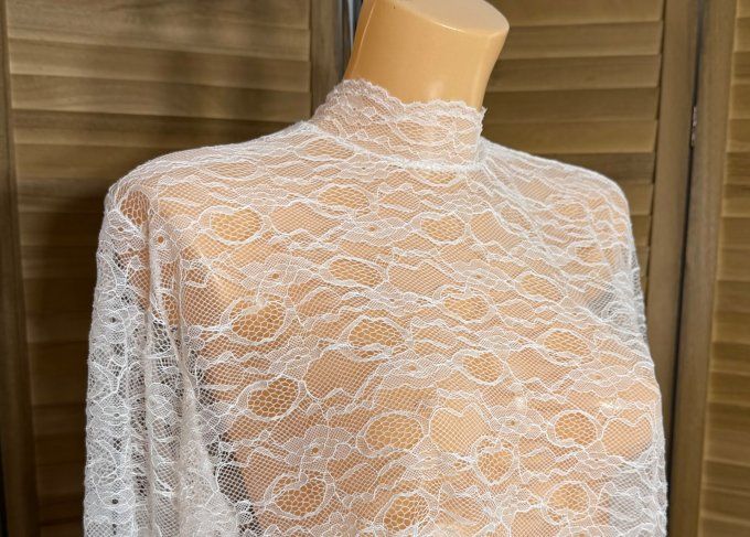 Top ample dentelle blanche manches longues qualité +++ du 40 au 50/52