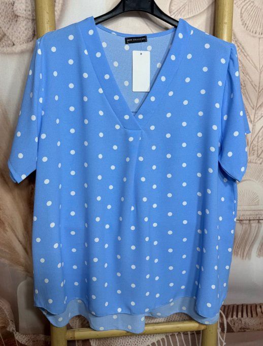 Blouse trapèze bleu ciel pois blancs manches courtes col V du 38 au 48 