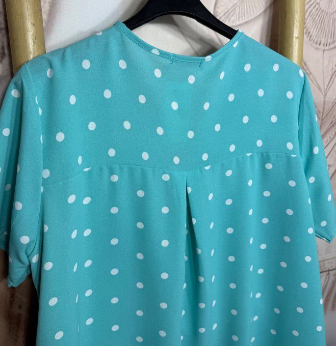 Blouse trapèze vert d'eau pois blancs manches courtes col V du 38 au 48 