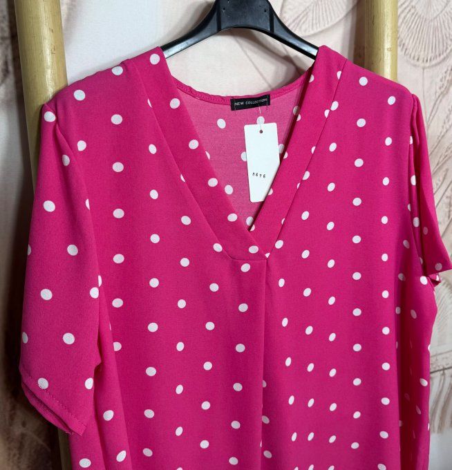 Blouse trapèze Fuschia pois blancs manches courtes col V du 38 au 48 