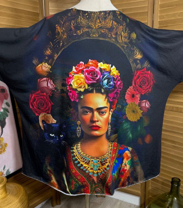 Top manches longues noir Frida Kahlo aux Fleurs du 42 au 54/56 