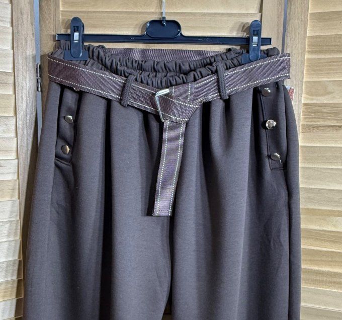 pantalon façon jogg Chocolat boutons dorés + ceinture confort  ++++ du 38 au 52