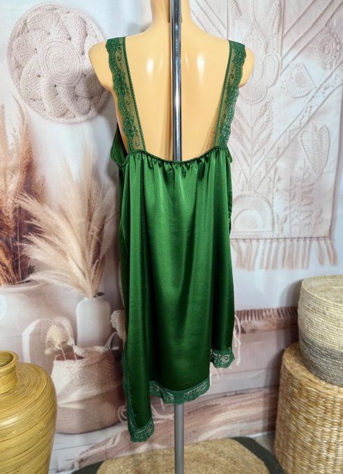 Robe nuisette asymétrique satinée vert bouteille et dentelle du 36 au 46