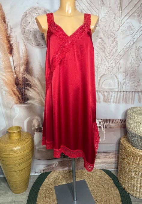 Robe nuisette asymétrique satinée rouge et dentelle du 36 au 46