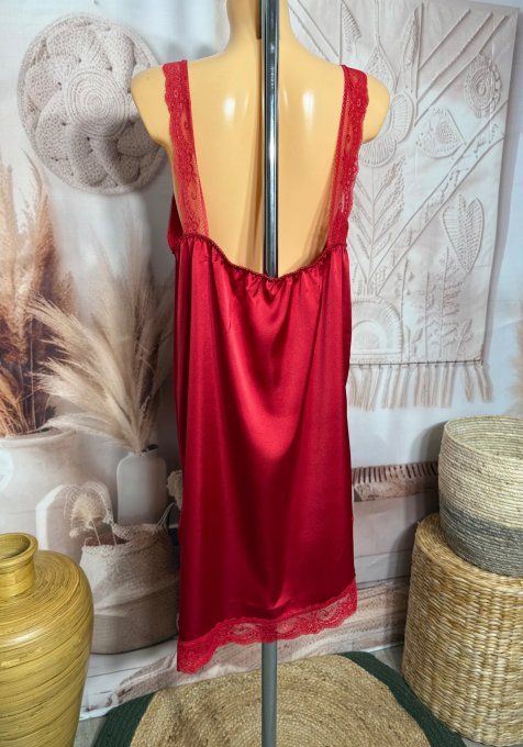 Robe nuisette asymétrique satinée rouge et dentelle du 36 au 46