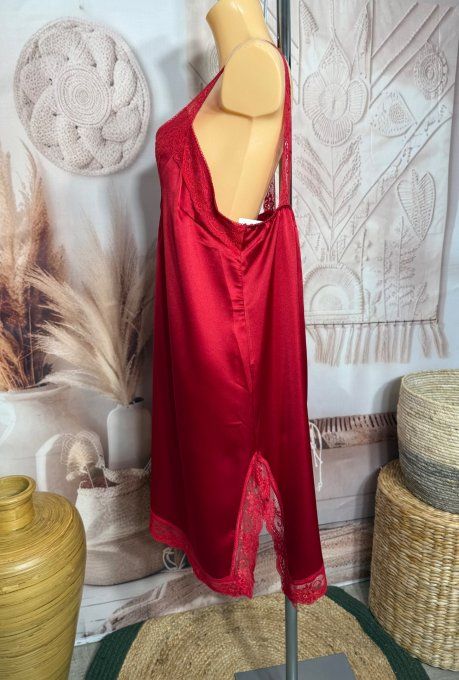 Robe nuisette asymétrique satinée rouge et dentelle du 36 au 46