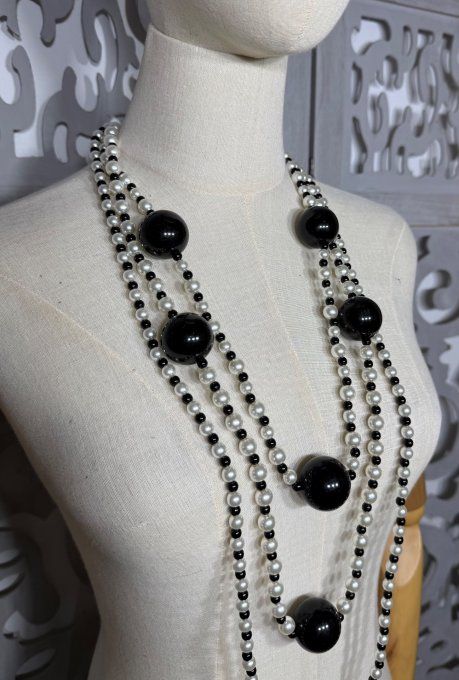 Sautoir 3 rangs perles nacrées irisées écrues et grandes boules noires TOUTES TAILLES
