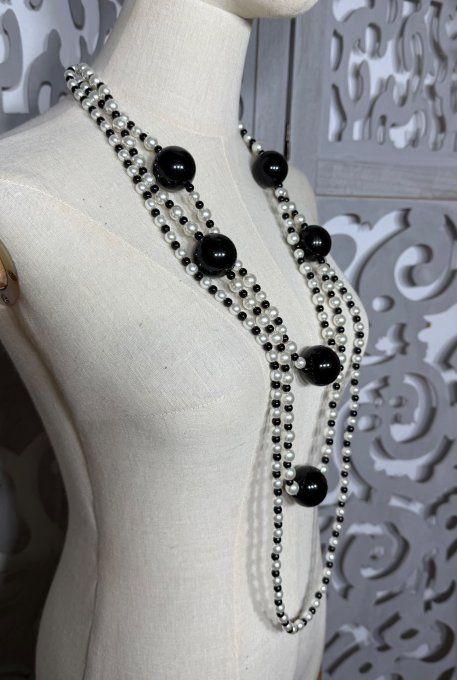 Sautoir 3 rangs perles nacrées irisées écrues et grandes boules noires TOUTES TAILLES