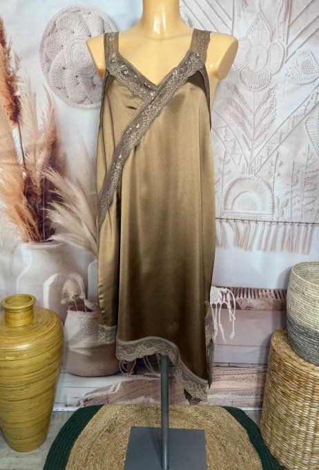 Robe nuisette asymétrique satinée chocolat et dentelle du 36 au 46 