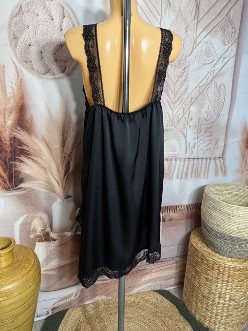 Robe nuisette asymétrique satinée noire et dentelle du 36 au 46