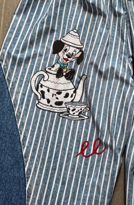 Pantalon boule "Aladin" cuisses bouffantes aspect jeans rayé écru Les 101 Dalmatiens du 38 au 50 