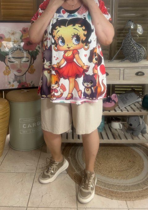 Top fin ample blanc Coeurs Betty Boop  avec ses chats et ses chiens du 40 au 52