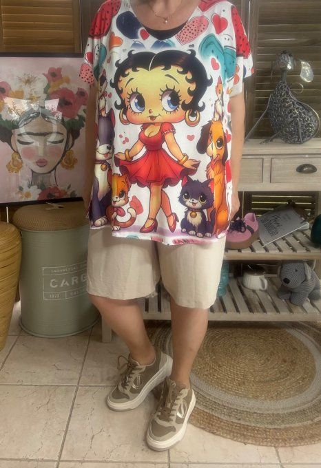 Top fin ample blanc Coeurs Betty Boop  avec ses chats et ses chiens du 40 au 52