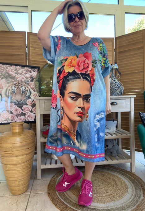 Robe mi-longue effet jeans délavé Viva Frida Kahlo du 42 au 50/52