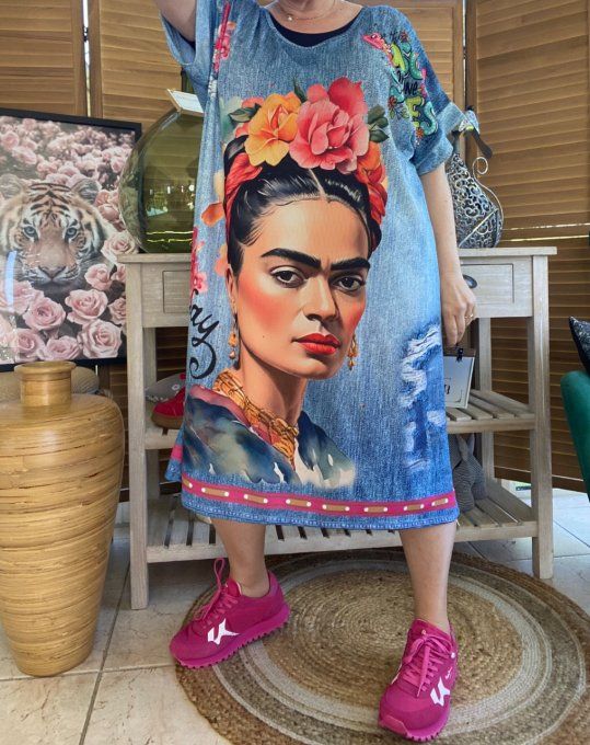 Robe mi-longue effet jeans délavé Viva Frida Kahlo du 42 au 50/52