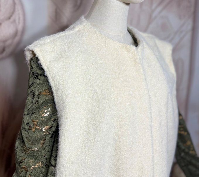 Veste sans manches façon laine bouillie crème du 40 au 50/52 