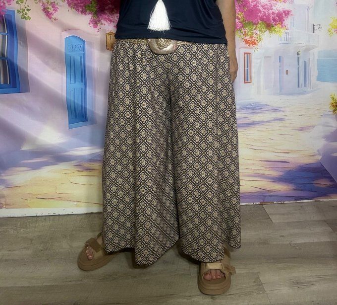 Panta-jupe marine cuisses larges ceinture smockée losanges crème et fleurs jaunes du 36 au 48 