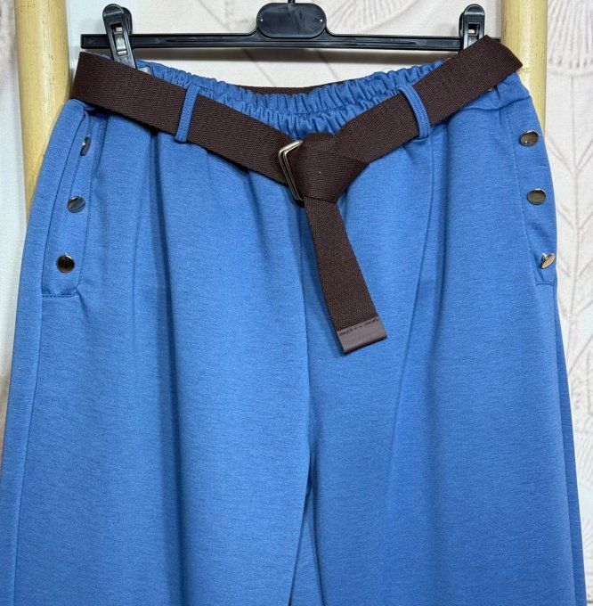 pantalon façon jogg bleu jeans brut boutons dorés + ceinture confort  ++++ du 38 au 50