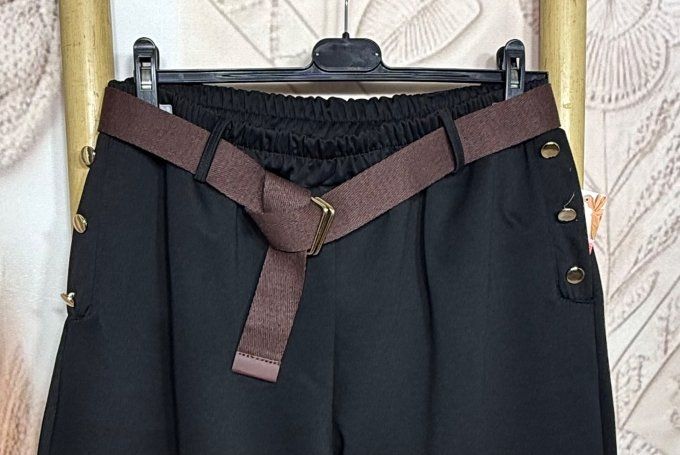 pantalon façon jogg noir boutons dorés + ceinture confort  ++++ du 38 au 50