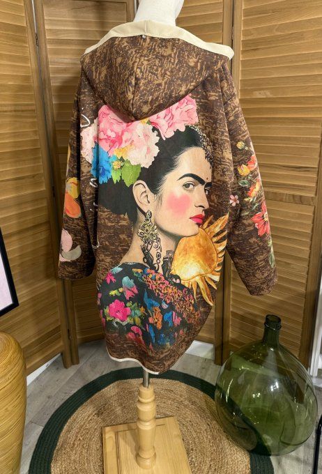 Veste à capuche suédine camel Frida Kahlo aux Fleurs du 40 au 50 et même + 