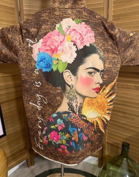 Veste à capuche suédine camel Frida Kahlo aux Fleurs du 40 au 50 et même + 