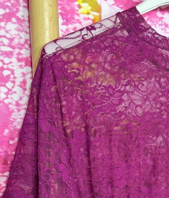 Top dentelle arabesques florales Prune Aubergine Col rond manches courtes confort +++ du 40 au 52 