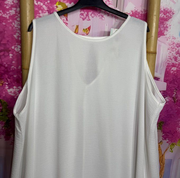Robe ample mi-longue Blanche sans manches dos triangle bas volanté douceur +++ du 42 au 52/54
