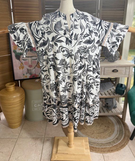 Robe mi-longue trapèze blanche  fleurs noires grises du 42 au 52/54 